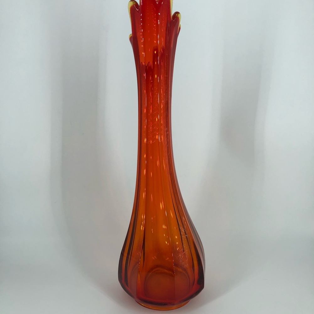 Vintage LE Smith Amberina Swung Glass Vase - Picture 5 of 10